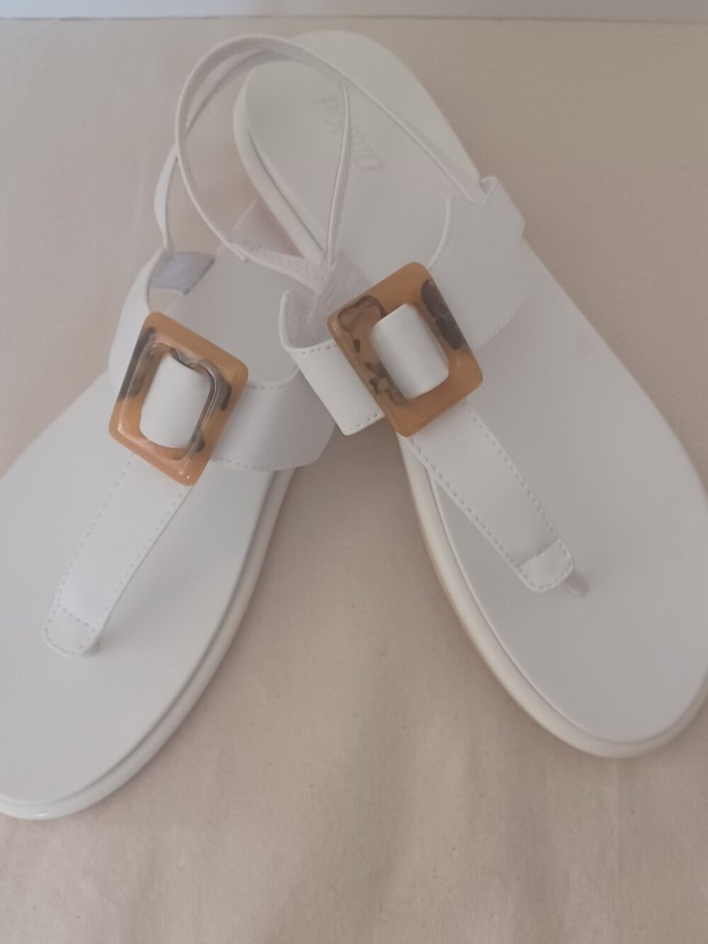 OluKai La’i T-Bar Sandals–White w/ Tortoise Buckle |Size 10| Excellent Condition